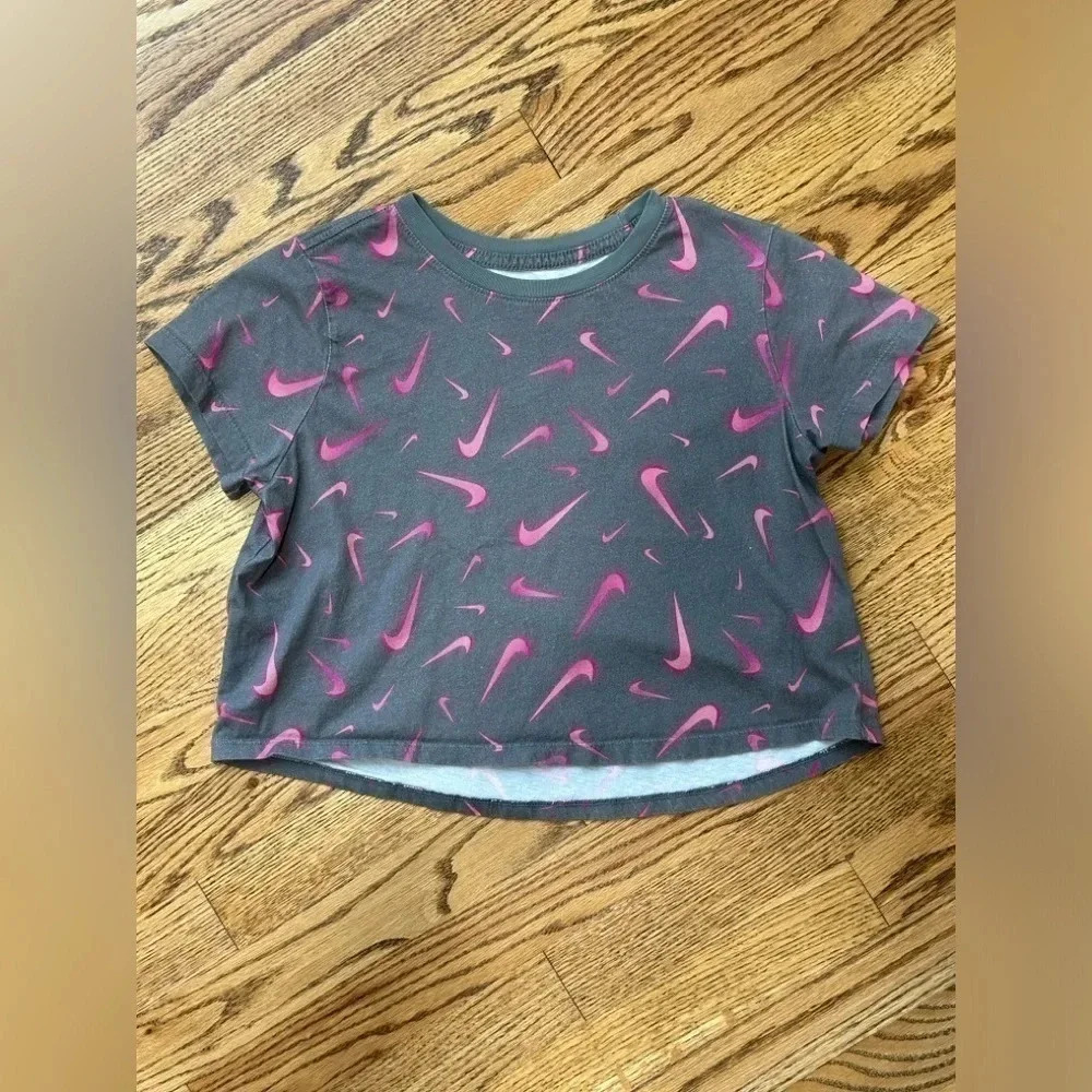 Nike Crop Tshirt Short Sleeve‎ Gray Pink Swoosh Print Youth Girls XL EUC